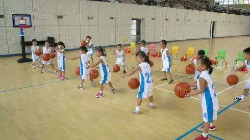 青少年学生篮球训练营发言稿_1